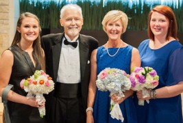 Емотивна приказна: татко со неизлечив рак ги испраќа двете немажени ќерки пред олтарот