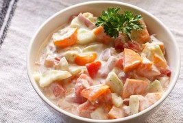 Индиска крем салата со многу зеленчук