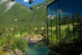 Неверојатен хотел со поглед кон прекрасни пејсажи