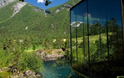Неверојатен хотел со поглед кон прекрасни пејсажи