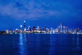 Живописниот град Чикаго во ноќта