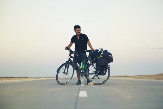 Пат околу светот со велосипед