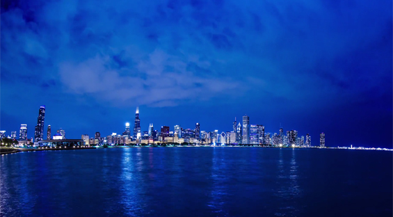 Живописниот град Чикаго во ноќта