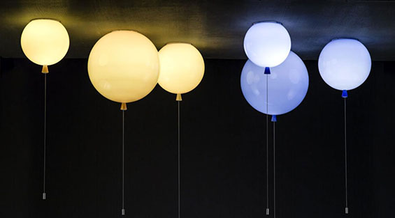 Разиграни светилки во форма на балони со хелиум