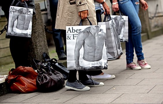 Што продава? Сексот!