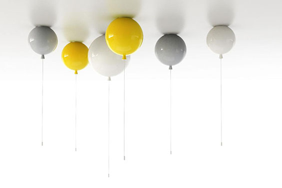 Разиграни светилки во форма на балони со хелиум