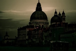 Романтичната Венеција во мрачно издание