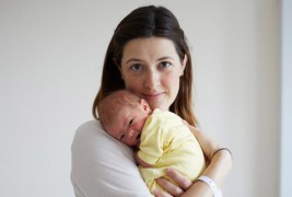 Штотуку родени бебиња во прегратките на нивите мајки