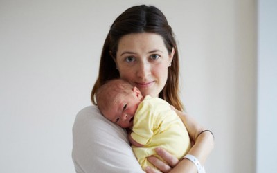 Штотуку родени бебиња во прегратките на нивите мајки