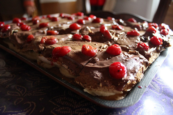 Чоколаден колач со вишни