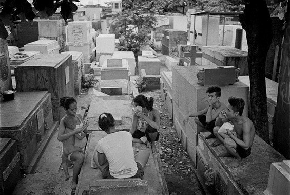 Луѓе кои живеат на гробишта