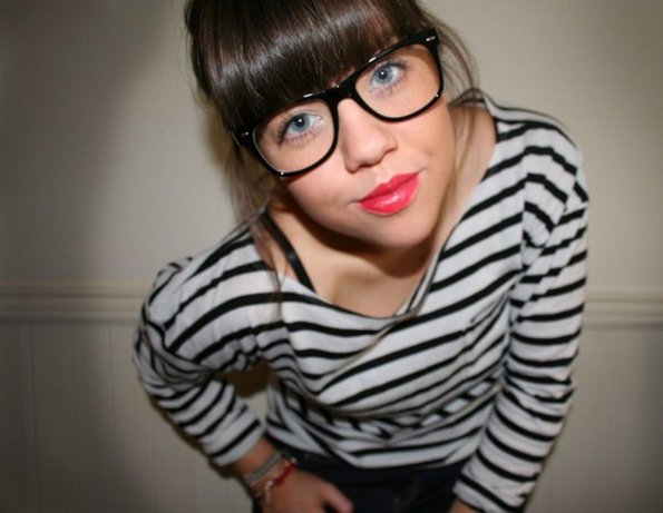 7 одлични совети како да изгледате секси со очила