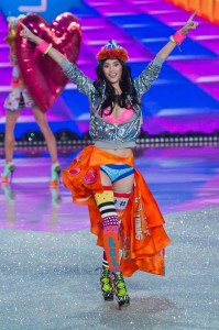 Како изгледаше вчерашното шоу на „Victoria's Secret“