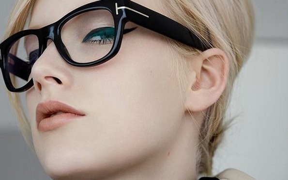 7 одлични совети како да изгледате секси со очила