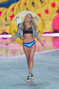 Како изгледаше вчерашното шоу на „Victoria's Secret“