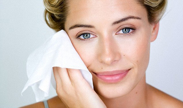 Дали треба да користите марамчиња за отстранување на шминка? 