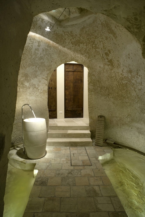 Преубав модерен хотел сместен во стара италијанска пештера