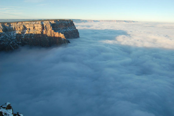 Река од магла го преплави Големиот Кањон