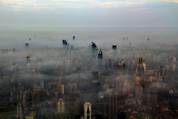 Кранист прави одлични фотографии од Шангај од огромна височина