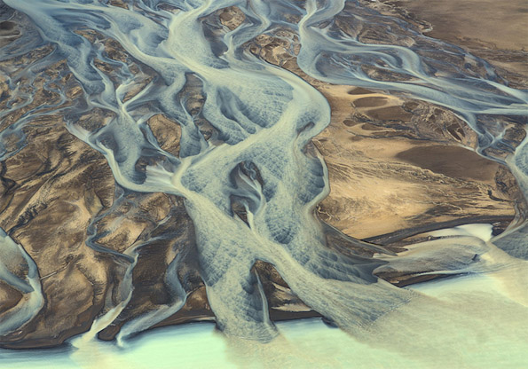 Спектакуларни воздушни фотографии од вулканските реки во Исланд