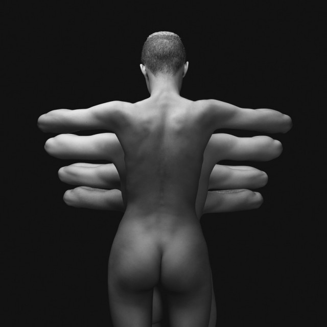 Оптичка илузија со голи тела 