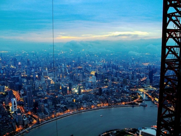 Кранист прави одлични фотографии од Шангај од огромна височина