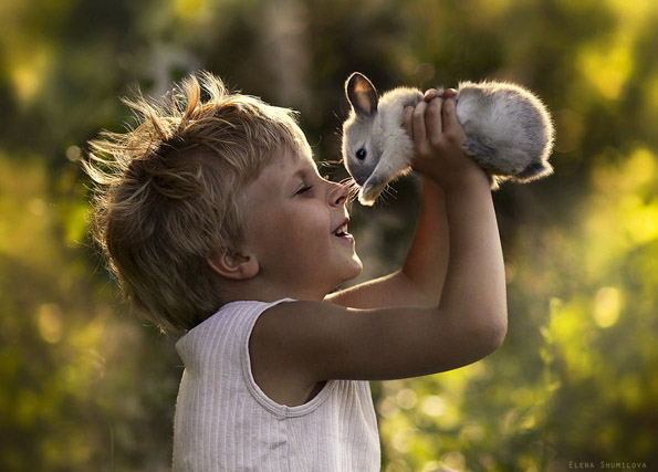 Топли фотографии со дечиња и нивната дружба со животните