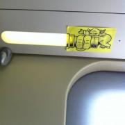 Ликови од цртаните филмови врз лицата на луѓето кои патуваат накај работа