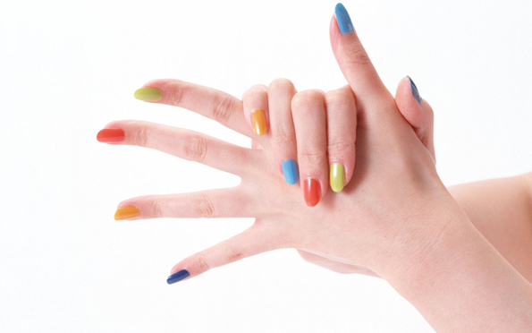 Најпопуларни бои на лакови за нокти за пролет 2014