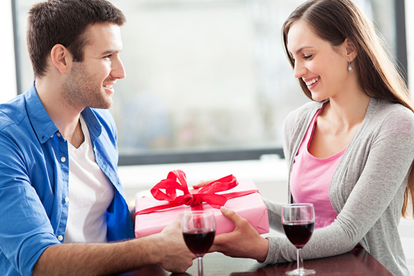 (1) podaroci-za-8-mart-so-koi-kje-ja-napravite-srekjna-sekoja-zhena-kafepauza.mk