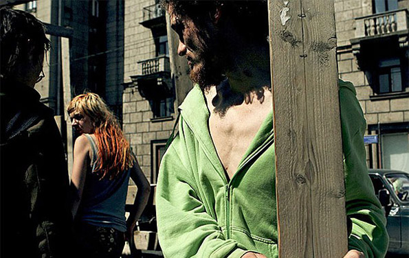 13-zhivotot-na-edno-dvegodishno-devojche-koe-raste-so-roditeli-zavisnici-od-droga-kafepauza.mk