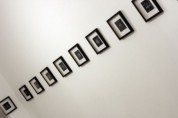 3-belgradskiot-ilustrator-koj-go-osvoi-fejsbuk-so-izlozhba-vo-koncept-37-kafepauza.mk