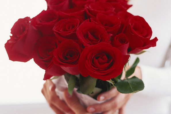 (3) podaroci-za-8-mart-so-koi-kje-ja-napravite-srekjna-sekoja-zhena-kafepauza.mk