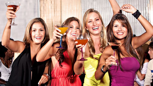 (4) podaroci-za-8-mart-so-koi-kje-ja-napravite-srekjna-sekoja-zhena-kafepauza.mk