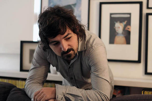 6-belgradskiot-ilustrator-koj-go-osvoi-fejsbuk-so-izlozhba-vo-koncept-37-kafepauza.mk