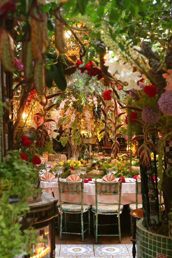 (7) Na-vechera-vo-tajna-cvetna-gradina-vo-Francija-www.kafepauza.mk