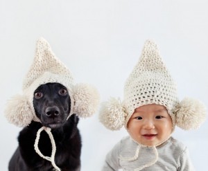 Преслатки портрети на 10-месечно бебе и неговото куче