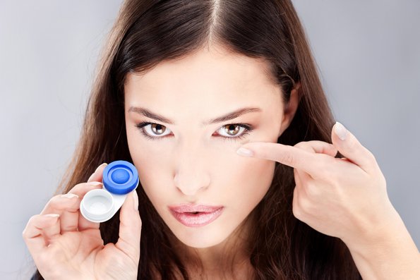 7 златни правила за оние кои носат контактни леќи
