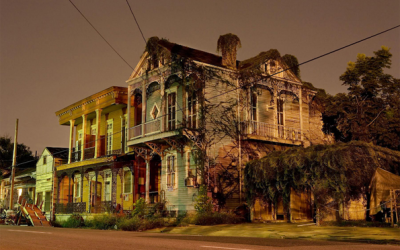 Архитектурата во Њу Орлеанс навечер раскажува приказни за градот