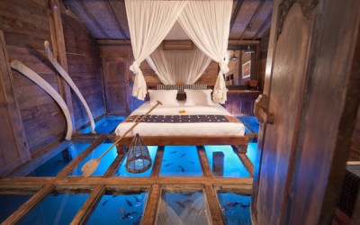Неверојатен хотел со стаклен под кој ни открива подводони мистерии и чуда