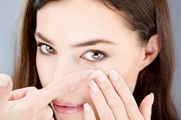7 златни правила за оние кои носат контактни леќи