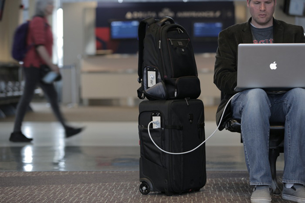 Иновативни торби кои ќе се погрижат вашиот мобилен никогаш да не биде со празна батерија