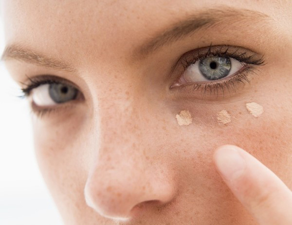 Мејкап трикови кои ќе направат да не изгледате поспано од сабајле