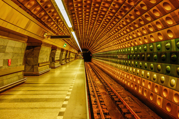 Исклучителната симетрија на подземните метро станици низ светот