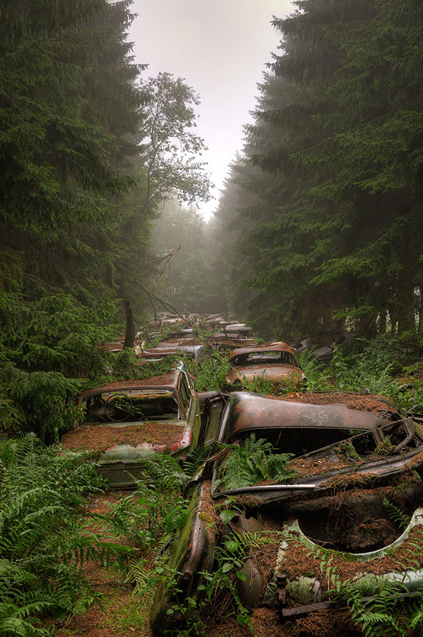 Гробишта за автомобили кои изгледаат како сцена од ТВ серијата „The Walking Dead“