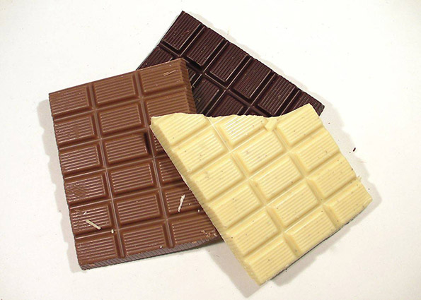 0-koja-e-razlikata-pomegju-beloto-i-crnoto-chokolado-kafepauza.mk