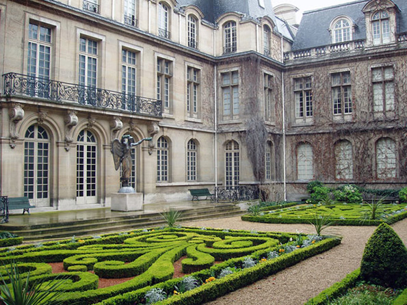 9.1-gradot-na-ljubovta-10-idei-za-romantichno-patuvanje-vo-pariz-kafepauza.mk