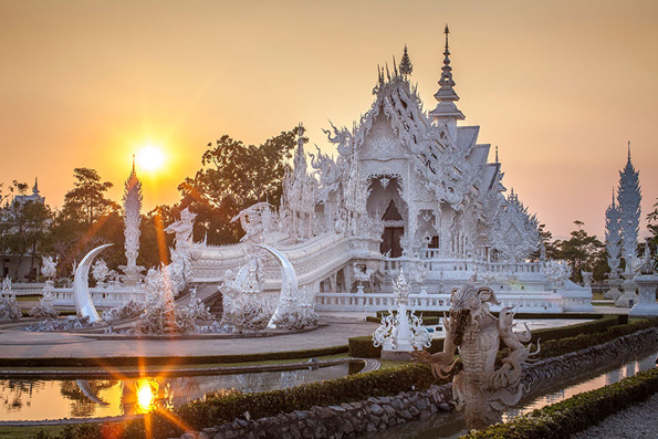 Белиот храм во Тајланд кој изгледа како да дошол од рајот
