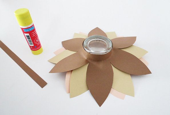 Направете сами: цветни украси за свеќи за пријатен амбиент