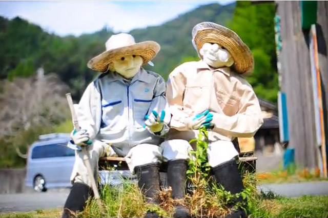 2-japonsko-selo-vo-koe-ne-zhiveat-samo-lugje-kafepauza.mk